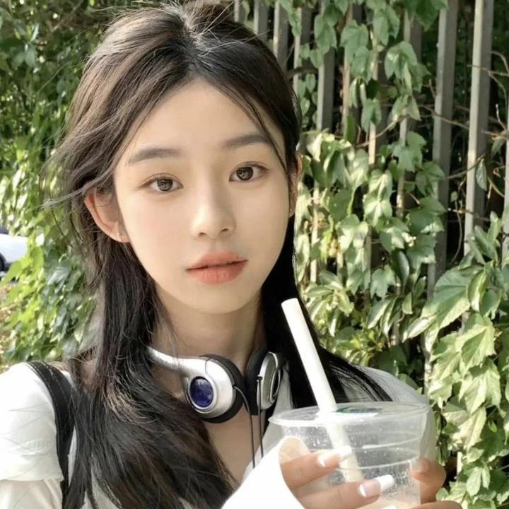 隐藏角色 海报